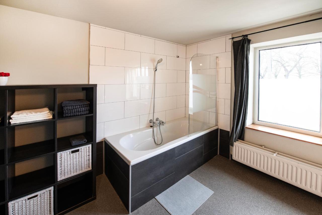 De Smishoeve Met Kinderpret, Dieren En Wellness Heers Exterior foto